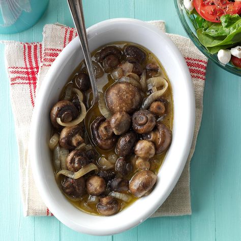 Italian Mushrooms Recipe from Taste of Home | Only four ingredients create a rich and flavorful side dish that goes great with beef and mashed potatoes. Italian Mushrooms, Italian Christmas Recipes, Easy Summer Side Dishes, Superbowl Appetizers, Christmas Foods, Italian Christmas, Summer Side Dishes, Favorite Side Dish, Taste Of Home