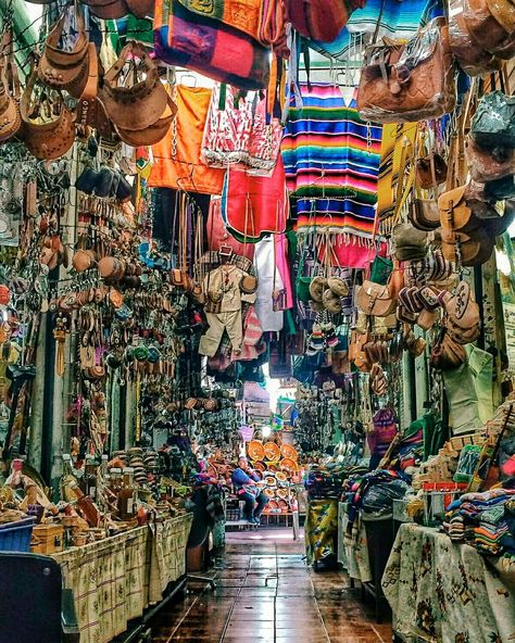 Un lugar mas mexicano no existe. Mercado Durango, Dgo México Durango Mexico Aesthetic, Banda Aesthetic Mexico, Mercado Aesthetic, Mexico Aesthetic, Durango Mexico, Chicano Drawings, Vision Board Images, Spanish Style Homes, México City