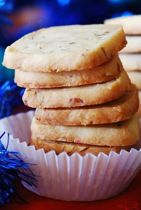 Almond Shortbread Cookie Recipe, Almond Liquor, Pecan Shortbread Cookies, Pecan Shortbread, Shortbread Cookies Christmas, Almond Shortbread, Almond Shortbread Cookies, Christmas Cookie Recipes Holiday, Delicious Christmas Cookies