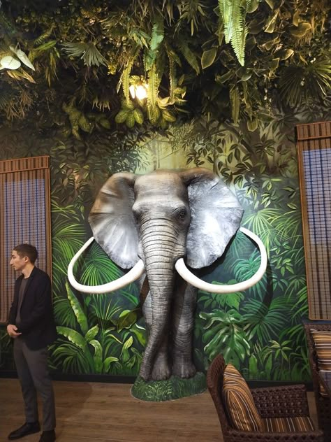 Jungle Theme Restaurant, Jungle Cafe, Forest Cafe, Neon Jungle, Creative Wall Painting, Kids Cafe, Bar Design Awards, Master Art, Interactive Exhibition