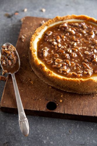 Aunt Peggy's Cheesecake with Praline Topping Praline Cheesecake, National Cheesecake Day, Paula Deen Recipes, Nigella Lawson, Paula Deen, Yummy Sweets, Eat Dessert, Decadent Desserts, Sweets Treats