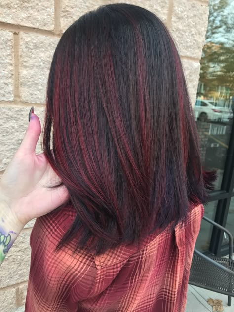 Red Highlights In Brown Hair, Shades Of Burgundy Hair, Hair Color Red, Burgundy Hair Color, Red Balayage Hair, Wine Hair, Red Hair Inspo, Hair Color Streaks, Hair Color Burgundy