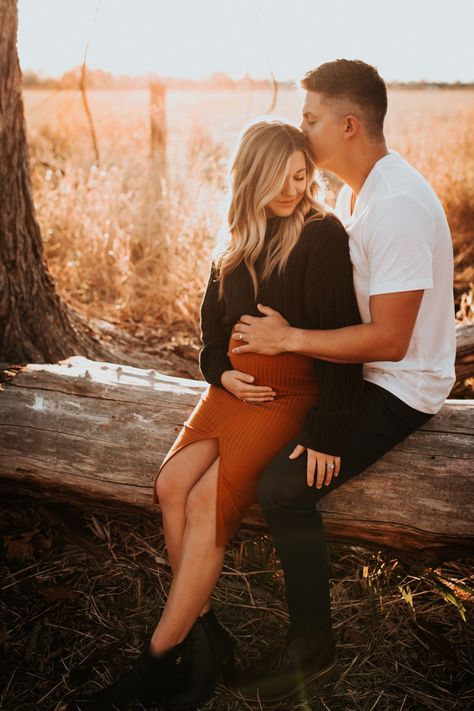 Fall Outdoor Maternity Photoshoot, Maternity Photography Couples Outdoor, Casual Maternity Pictures Fall, Maternity Photo Shoot Ideas Couples Fall, Fall Maternity Pictures With Husband, Maternity Photoshoot Outfits Fall, Maternity Fall Photos, October Maternity Pictures Outfits, Diy Maternity Photos Outdoors Fall