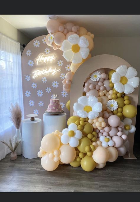 Kid’s Birthday Decorations, Birthday Ideas Flowers, Flower Birthday Themes, Daisys Birthday Party, Daisy Themed Birthday Party Backdrop, Daisy Flower Birthday Theme, 1 St Birthday Ideas, Kids Birthday Party Theme Ideas, Daisy Flower Theme Birthday Party