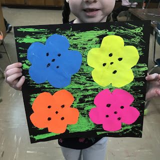 Elements of the Art Room: Kindergarten Andy Warhol Flowers Warhol Flowers, Andy Warhol Flowers, Room Kindergarten, Art Teacher Resources, Kindergarten Art Lessons, Andy Warhol Art, Kindergarten Art Projects, Warhol Art, Neon Painting