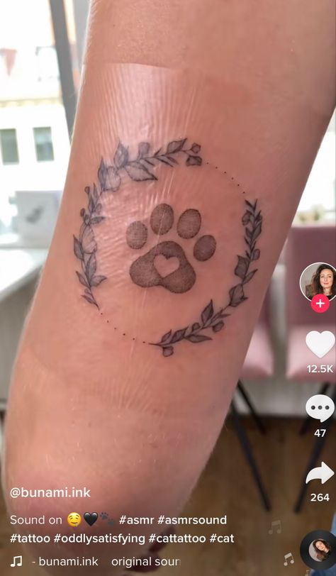 Dog Remembrance Tattoo Simple, Dog Paw Tattoo Memorial, Floral Paw Print Tattoo, Cat Memory Tattoo, Dog Paw Tattoos For Women, Oliver Tattoo, Cat Paw Print Tattoo, Max Tattoo, Moose Tattoo