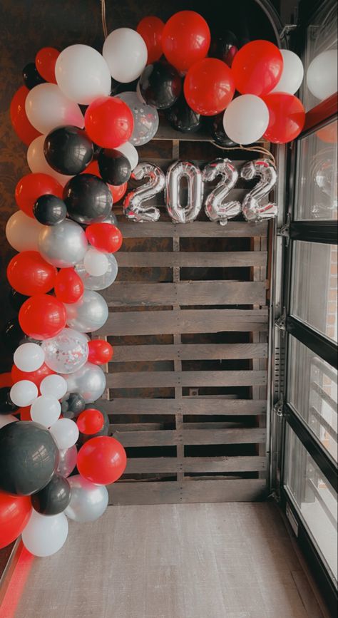 Red And Black College Graduation Party, Black Red And White Balloon Arch, Red And White Photo Backdrop, Red White And Black Balloon Arch, Red And Black Grad Party, Grad Photo Wall, Balloon Arch Graduation Party, Red Graduation Party Ideas, Graduation Party Ideas Red And Black