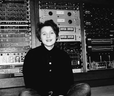 Elizabeth Fraser of Cocteau Twins, 1989. Photo by Odile Noel Elizabeth Fraser, Echo And The Bunnymen, Cocteau Twins, Goth Bands, Twin Photos, Extraordinary Women, Women In Music, Artist Album, Alternative Music