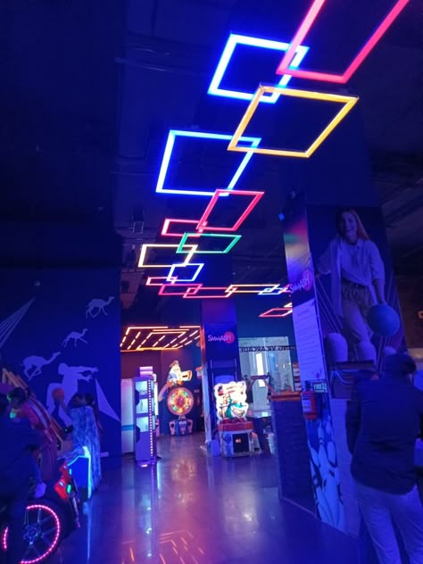 Neon Ceiling Design, Nightclub Design Exterior, Nightclub Design Lighting, Club Design Interior, Bowling Pictures, Board Game Store, Nightclub Lighting, Gaming Lounge, Glow In Dark Party