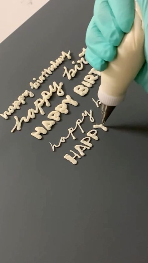 suite.bakes on Instagram: “Happy Birthday” in 5 different styles for cakes🎂✍🏼 I’m using Swiss Meringue Buttercream, and the piping tips are @wiltoncakes 1 and 2.… Piping Tips Organization, Happy Birthday Icing Writing, Happy Birthday Piping On Cake, Buttercream Calligraphy, How To Write On A Cake, Piping Borders On Cakes, Buttercream Writing, Piping Techniques Cake, Happy Birthday Cookie Cake