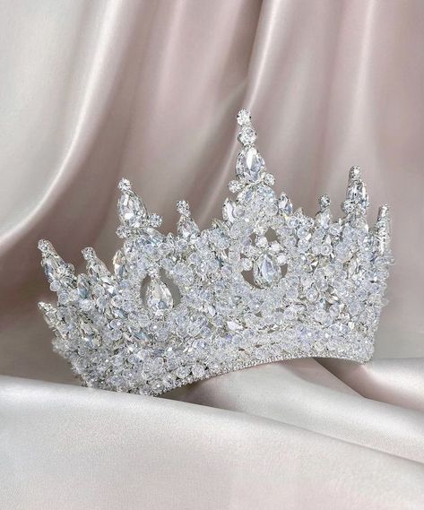 White Quince Crown, Silver Quince Crown, Ethereal Accessories, Quince Crowns, Quince Crown, Glam Bride Makeup, Tiara Bride, Fancy Wedding Cakes, Hair Ornaments Wedding