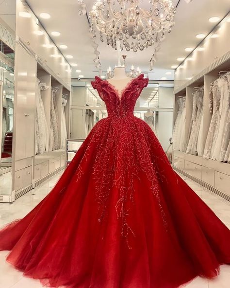 Debut Gowns 18th Elegant, Red Bridal Gown, Dress For Women Wedding, Tulle Prom Dress Long, Formal Dress For Women, Beaded Ball Gown, Debut Dresses, Long Ball Gown, Prom Dress Pictures