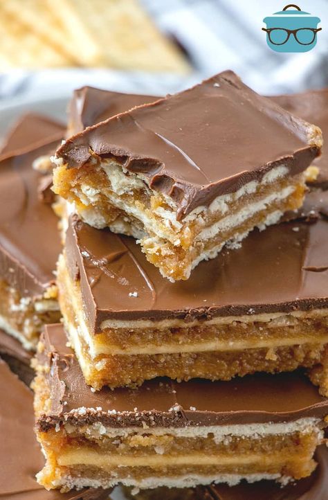 Kit Kat Recipes, Kitkat Bars, Kit Kat Bars, Easy Dessert Recipes Quick, Chocolate Chip Cheesecake, Country Cook, Dessert Bar Recipe, Butter Bars, The Country Cook