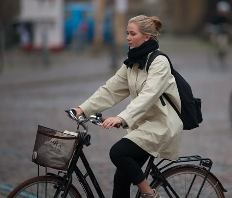 Biking Outfit Women, Cycle Chic Girl, Bike Outfits Women, Bicycle Chic, Bike Outfits, Bike Cycle, Bike Pump, Bike Route, Urban Bike