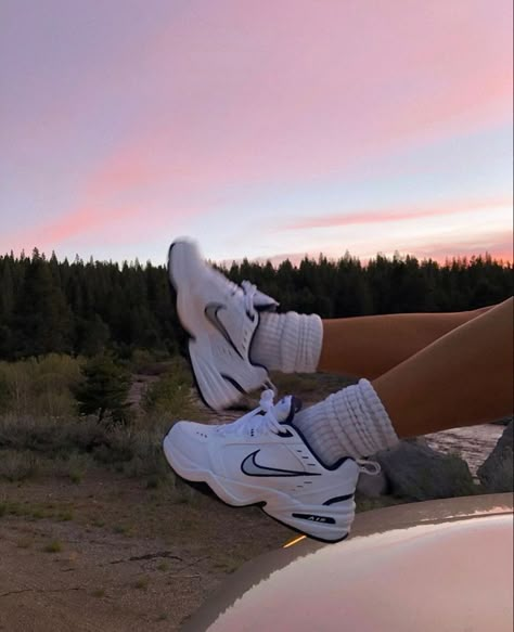 scrunch scrunch Nike Monarch, Disney Kızları, Nike Air Monarch, Sneaker Trend, Sneaker Outfits, Basket Style, Dr Shoes, Streetwear Mode, Nike Air Shoes