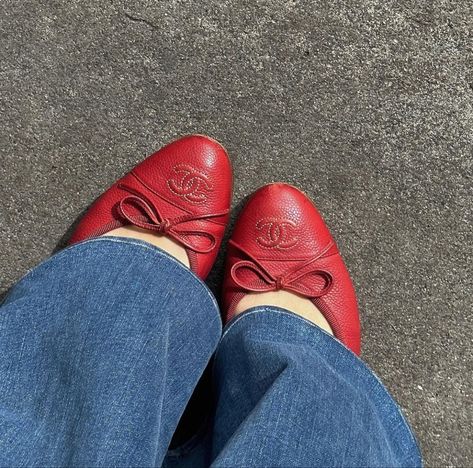 Agathe Renou, Red Flats Outfit, Red Ballet Shoes, Red Ballet Flats, Chanel Flats, Red Chanel, Flats Outfit, Red Flats, Modern Disney