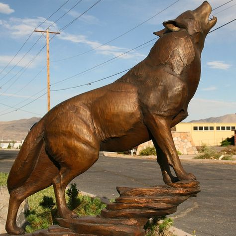 Wolf Statue, Statue For Garden, Wolf Sculpture, Bronze Sculpture Animal, Deer Statues, Statues For Sale, Howling Wolf, Dog Statue, Sculpture Park