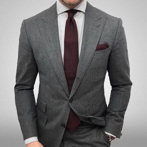 Gentlemen's Crate on Instagram: “Pure class by @dapper.one 👌 #GentlemensCrate” Grey Suit White Shirt, Grey Suit Combinations, Dark Grey Suit, Cheap Suits For Men, Mens Tailored Suits, Mens Suit Style, Grey Suit Wedding, Grey Suits, Cashmere Suit