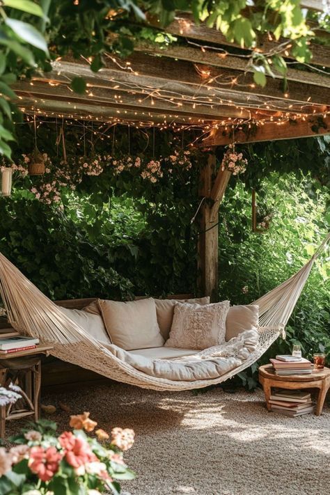 Small Outdoor Covered Patio Ideas, Patio Off Master Suite, Romantic Patio Ideas, Aesthetic Backyard Ideas, Backyard Lounge Area, Hammock Oasis, Outdoor Room Ideas, Alfresco Ideas, Enclosed Patio Ideas