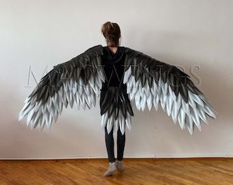 Magical Creature Costume, Bird Therian Gear, Harpy Cosplay, Diy Feather Wings, Bird Costume Women, Crow Halloween Costume, Diy Bird Costume, Harpy Wings, Harpy Costume