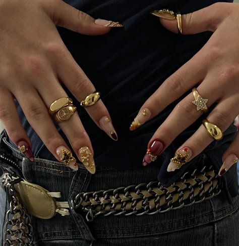 ❤️🐆⚜️ Junk Nails Designs, Amber Nails Design, Nail Set Designs, Belt Nails, Nezuko Nails, Antique Nails, Iconic Nails, B Day Nails, Slay Aesthetic