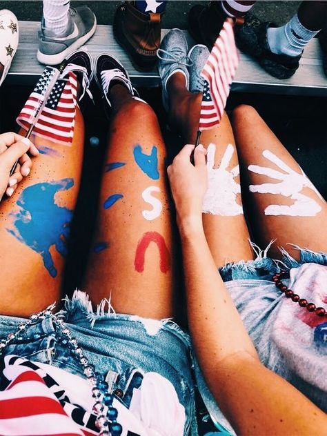 Fourth Of July Pics, 4th Of July Pics, July Aesthetic, 4th Of July Photography, 4th Of July Wallpaper, Spirit Week Outfits, Leg Painting, Leg Art, Fall Fashion Skirts