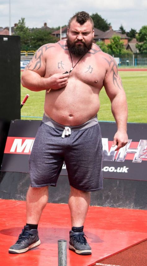 Eddie Hall Chubby Male Body Reference, Chubby Guy Drawing, Mens Body Types, Eddie Hall, Big N, Chubby Guy, Chubby Men, Boxing Quotes, Beefy Men