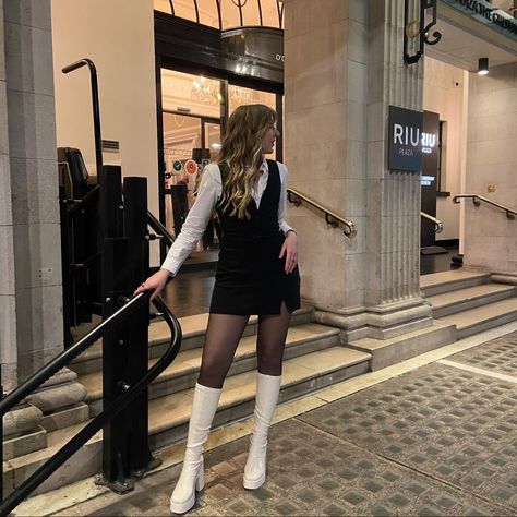 Outfit Ideas With Gogo Boots, Platform Gogo Boots Outfit, Outfits With White Platform Boots, White High Boots Outfit Winter, How To Style Go Go Boots, White Gogo Boots Outfit Fall, White Boots Black Outfit, Outfits With White Gogo Boots, Beige Knee High Boots Outfit Winter