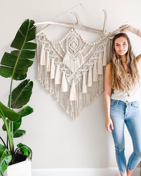 Elk Antler Macrame Wall Hangings, Elk Antler Macrame, Antler Macrame, Antler Wall Hanging, Antler Ideas, Makramee Diy, Elk Antler, Knitting Loom, Macrame Wall Hanging Diy