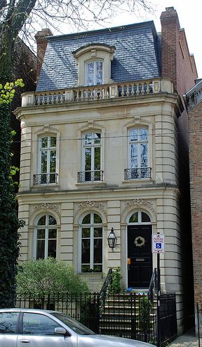 Mansard Roof, Cottage Exterior, Lincoln Park, Paris Apartments, City Living, Beautiful Buildings, Home Fashion, Victorian Homes, My Dream Home