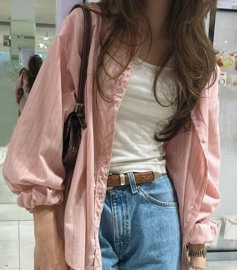 #80s #outfits #90s #outfitideas 80s Fashion Movies, Normal 80s Outfits, 80s Summer Outfits Aesthetic, Late 80s Outfits, 80s Core Outfits, 80s Clothes Aesthetic, Outfit Ideas 80s, Real 80s Outfits, 80s Pastel Fashion