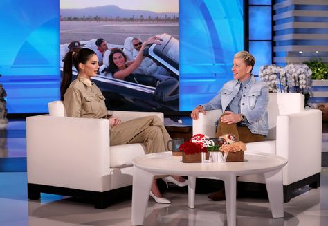 Kendall Jenner Learns a Stunt From the Stars of Netflix's Cheer, and She Just Might Make Mat Pep Squad, Ellen Show, College Cheerleading, Tv Set Design, Cheerleading Team, Ellen Degeneres Show, The Ellen Show, Cheer Stunts, Tv Interview