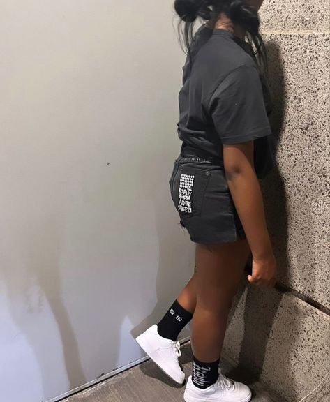 Hoodie And Shorts Outfit Black Women, Hoodie Shorts Outfit Black Women, Ksubi Outfit, Ksubi Skirt Outfit, Ksubi Shorts Outfit, Glam Aesthetic Outfit, Ksubi Skirt, Mini Skirt Graphic Tee Outfit Black Women, Grad Outfits