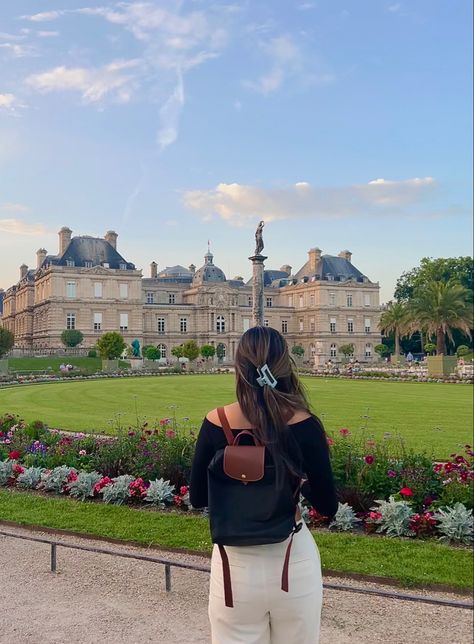 Paris Garden Aesthetic, Luxembourg Photo Ideas, Luxembourg Aesthetic, Paris Summer Outfits, Paris Garden, Parisian Outfits, Parisian Summer, Tuileries Garden, Luxembourg Gardens