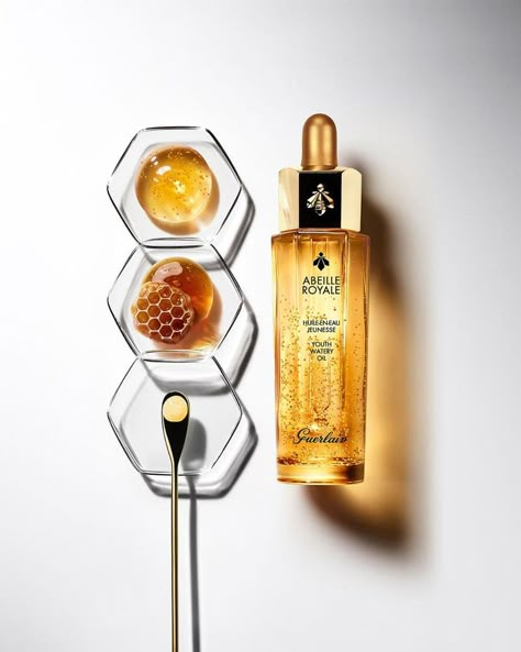 How To Add Honey To Your Skincare Regimen Photography Boxes, Oriflame Beauty Products, Honey Photography, Cosmetic Photography, Product Photography Ideas, Anti Aging Oils, Cosmetics Photography, Gorgeous Skin, Beauty Products Photography