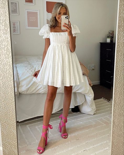 Graduation Dresses For The Class of 2022 White Graduation Dress College, White Grad Dresses, College Grad Dresses, Winter Graduation Outfit, High School Graduation Outfit, White Grad Dress, Graduation Pictures Outfits, 8th Grade Graduation Dresses, Graduation Dress High School