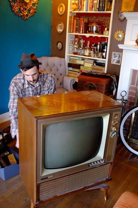 2 Old Tv Repurpose, Old Tv Makeover, Old Tv Consoles, Vintage Tv Stand, Upcycle Furniture, 1960s Furniture, Future Office, Vintage Television, Television Set