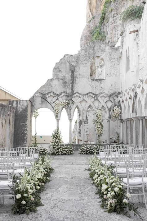 A Fashionable Wedding in a Historic Cloister on the Amalfi Coast Italian Wedding Ceremony, Rustic Italian Wedding, Amalfi Coast Wedding, Classic Wedding Decorations, 2025 Wedding, Elegant Wedding Reception, The Amalfi Coast, Tent Wedding, Wedding Vibes