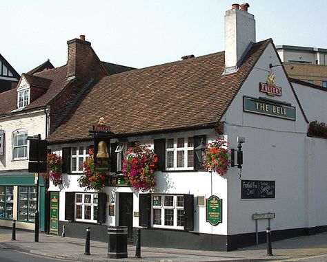 High Wycombe, England Tai Food, Visit Uk, High Wycombe, British Pub, County House, Pub Signs, The Pub, Public House, Irish Pub