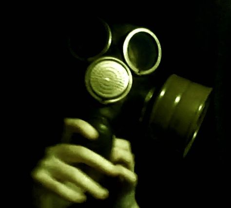 Люблю проиивогазы Gasmask Pfp, Aesthetic Gas Mask, Outlast Trials Aesthetic, Outlast Pfp, Gas Mask Aesthetic, Octane Aesthetic, Dr Crane, Judas Kiss, Outlast Trials