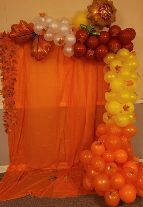 Diy Thanksgiving Backdrop Ideas, Thanksgiving Arch Backdrop, Autumn Dance Decorations, Thanksgiving Backdrop Ideas Diy, Fall School Dance Decorations, Thanksgiving Photo Op, Harvest Balloon Arch, Harvest Balloon Decorations, Thanksgiving Photo Backdrop