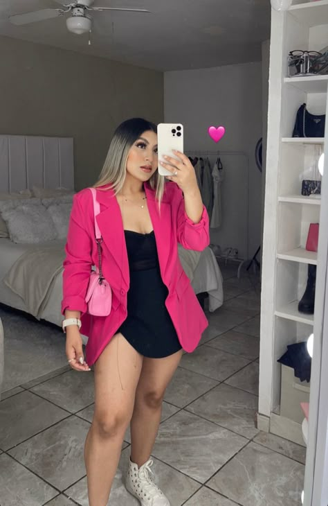 Hot Pink Blazer Outfit Night, Outfit Con Blazer Rosa, Outfit Camisa Rosa, Blazer Rosa Outfit, Hot Pink Blazer Outfit, Semi Formal Mujer, Pink Blazer Outfit, Blazer Rosa, Hairstyles For Gowns