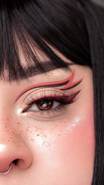 Dramatic Graphic Liner, Double Graphic Liner, Fall Graphic Liner, Colourful Graphic Liner, Eyeliner Tutorial Pencil, Easy Eyeliner Tricks, Natural Eyeliner Look, Eyeliner Tutorial For Hooded Eyes, Cat Eye Eyeliner Tutorial