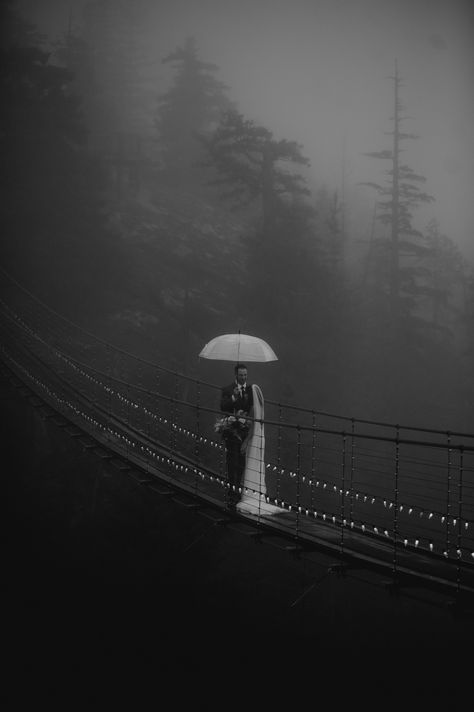 1. ALWAYS have a rain plan - especially for a mountain wedding! The weather is never a for sure thing - always have a back up plan. Tents, Clear or white umbrellas, towels & a change of shoes are all things to plan on having in the event it rains! 2. Be patient - Rainy day weddings run a little slower, make sure you make ample time in your timeline for drying off, opening and closing umbrellas and moving bags of back up items. 3. Stay positive! Your wedding day is going to be incredible! Rainy Fall Wedding, Rainy Outdoor Wedding, Wedding In Rain, Coraline Wedding, Raining Wedding, Rain Wedding Photos, Stormy Wedding, Rain On Wedding Day, White Tent Wedding