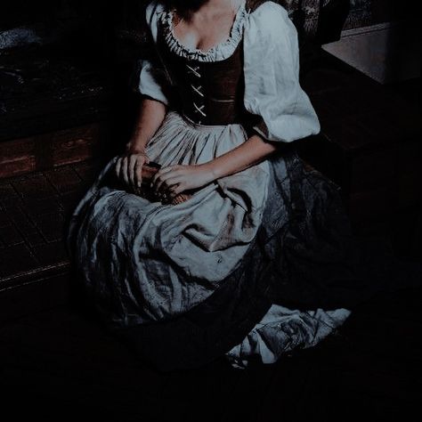 Elite Aesthetics, Victorian Maid, Cinderella Aesthetic, Medieval Aesthetic, Fairytale Photography, Julia Quinn, Dress Aesthetic, Princess Aesthetic, Princess Bride