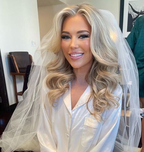 Wedding Hair With Veil Medium Length, Bridal Hair Down Medium Length Curls, Blonde Down Wedding Hair, Hair Down Wedding Curls, Long Hairstyles With Volume, Bride Hairstyles For Long Hair Down, Wedding Hair Bride Down, Big Hair Wedding, Down Hair With Veil