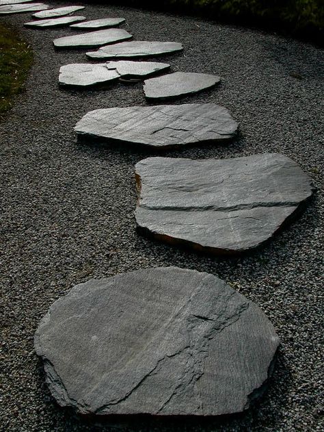 Stepping Stone Pathway, Stone Paths, Zen Garden Design, Japanese Zen Garden, Garden Stepping Stones, Stone Pathway, Japanese Zen, Stone Path, Garden Pathway