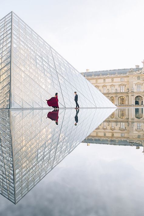 Photoshoot Paris, Paris Photo Shoot, Paris Engagement Photos, Paris Photo Ideas, Proposal Photoshoot, Creative Engagement Photo, Paris Engagement, Paris Couple, Paris Photoshoot