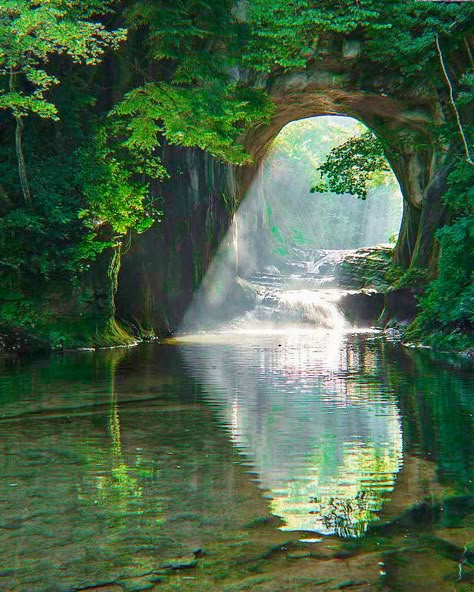 숲 사진, Water Aesthetic, Image Nature, Pretty Landscapes, Fantasy Aesthetic, Nature Aesthetic, Pretty Places, Green Aesthetic, Fantasy Landscape