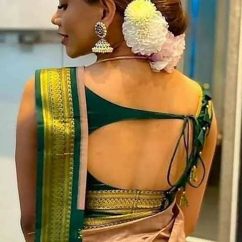 Blouse design Bilause Desigan Back, Katpadar Saree Blouse Design Back Neck, Boluses Design, Blouse Back Pattern Latest, Trending Blouse, Lace Blouse Design, Model Blouse Designs, Blouse Designs High Neck, Boat Neck Blouse Design